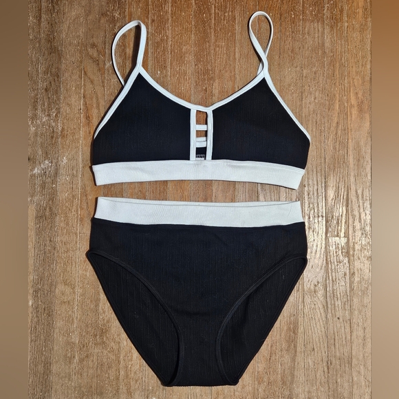 Cupshe Black & White Colorblock Seamless Ribbed Bikini Set, Size Large - Picture 2 of 6